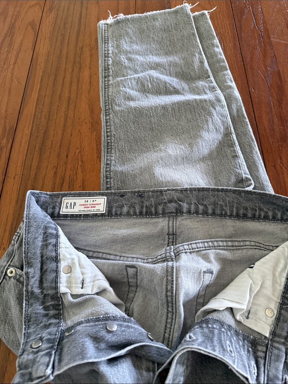GAP Women's Light Gray Cropped Ankle Jeans